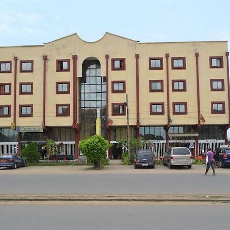 Denver Plaza Hotel Douala Exterior photo